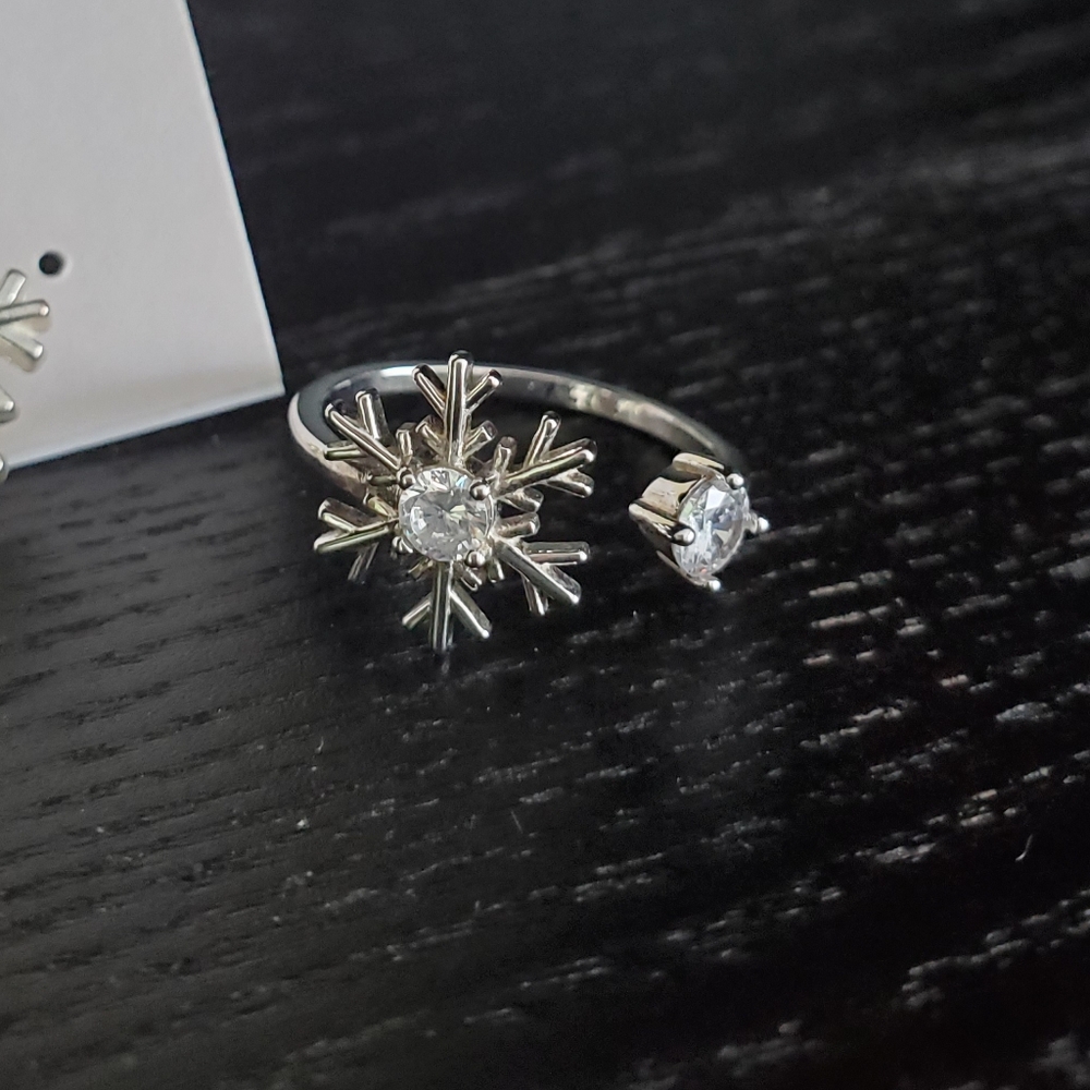 Elegant Silver Snowflake Ring - image 1